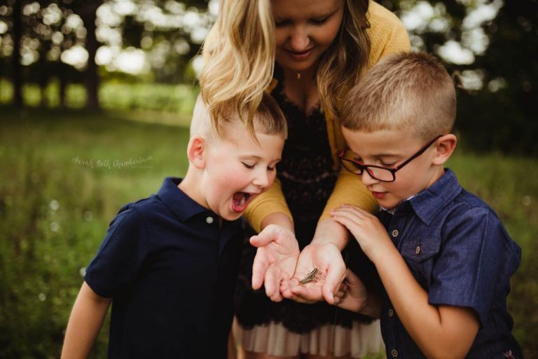 Movement Friendly Family Photography | My Approach to Photographing Families | Boys Find Grasshopper